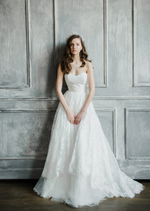 Strapless Ivory Lace Tulle Buttons Back Wedding Dress